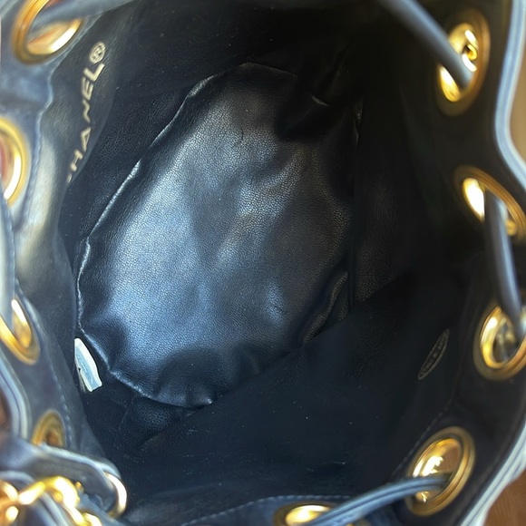 LIKE NEW CHANEL RARE MINI DIAMOND STITCH LEATHER DRAWSTRING CROSSBODY 24K GHW - Picture 16 of 17